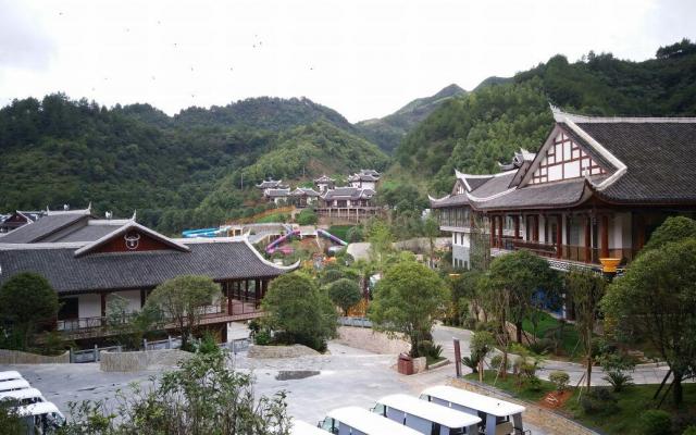 湖南出发贵州2日周末自驾游:泡剑河温泉-船游清江湖-观灯关秀2日贵州自驾